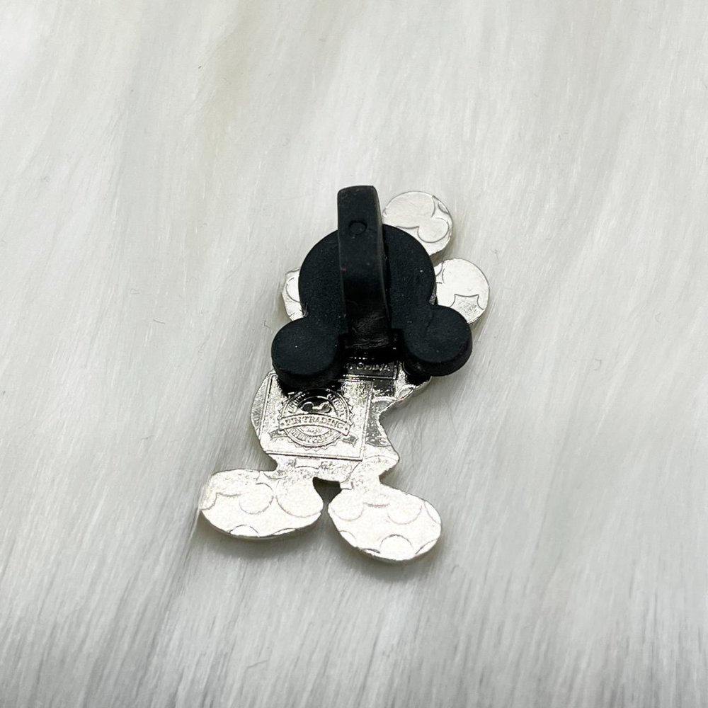 🔮 5/$25 Disney Beach Mickey Mouse Pin - Picture 3 of 3